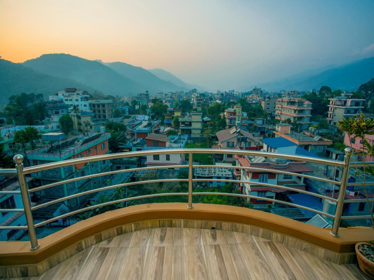 Oyo 253 Hotel Pinnacle Pokhara Extérieur photo