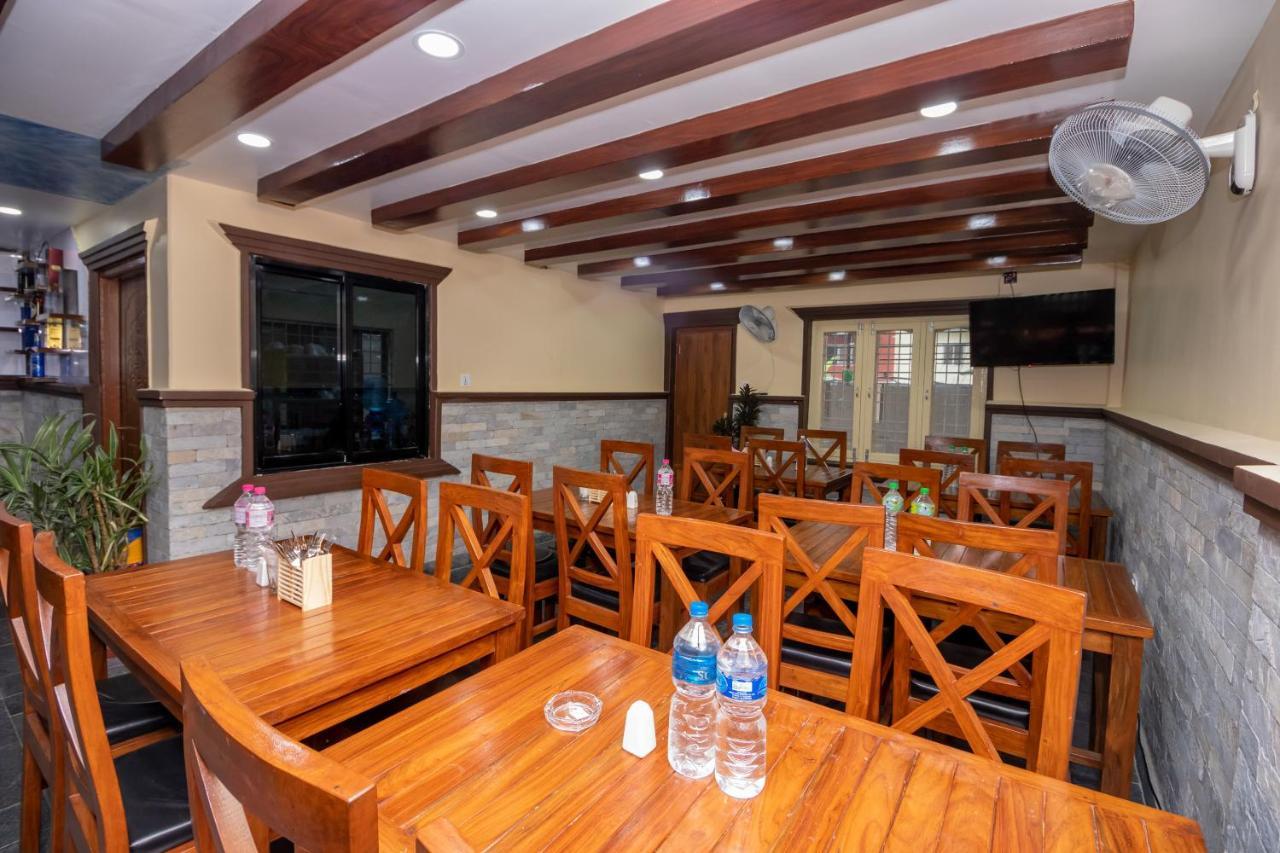 Oyo 253 Hotel Pinnacle Pokhara Extérieur photo